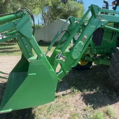 2018 John Deere 6135E thumbnail