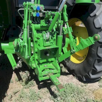 2018 John Deere 6135E thumbnail