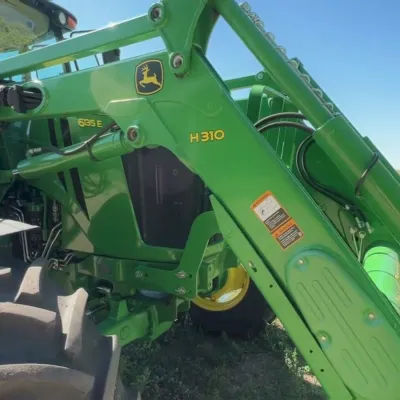 2018 John Deere 6135E thumbnail