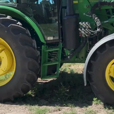 2018 John Deere 6135E thumbnail