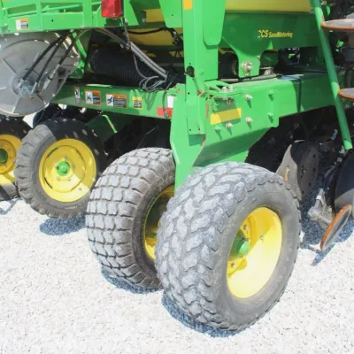 2014 John Deere 1990CCS Seeder thumbnail