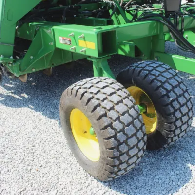 2014 John Deere 1990CCS Seeder thumbnail