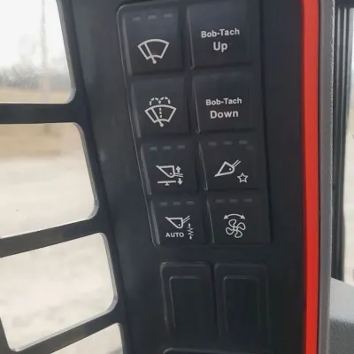 2021 Bobcat T66 thumbnail