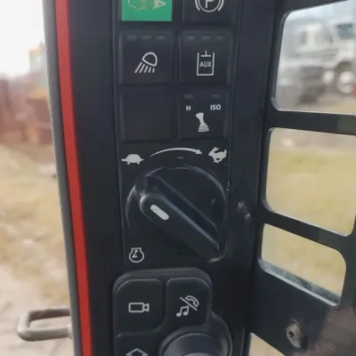 2021 Bobcat T66 thumbnail