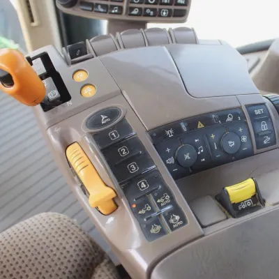 2018 John Deere 7210R thumbnail
