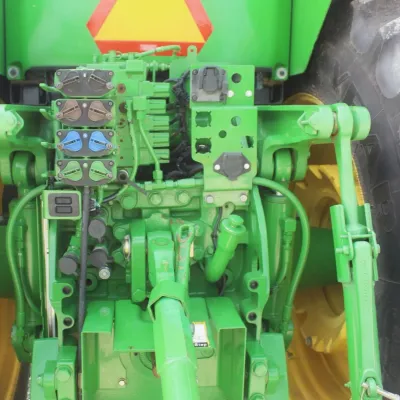 2018 John Deere 7210R thumbnail