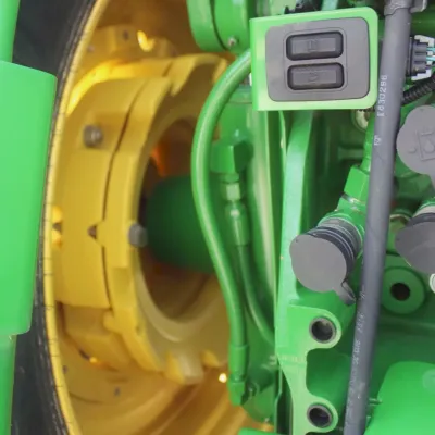2018 John Deere 7210R thumbnail