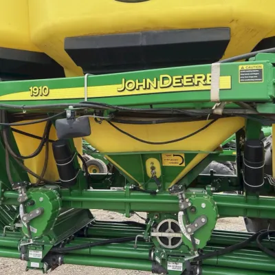 2015 John Deere 1895 Seeder thumbnail