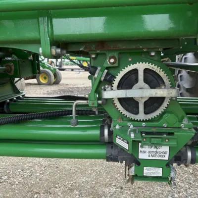 2015 John Deere 1895 Seeder thumbnail