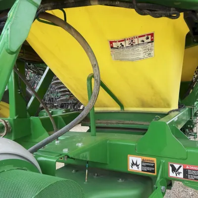 2015 John Deere 1895 Seeder thumbnail
