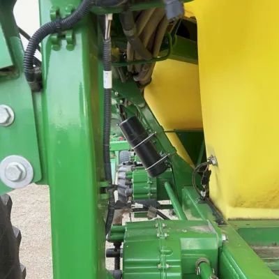 2015 John Deere 1895 Seeder thumbnail
