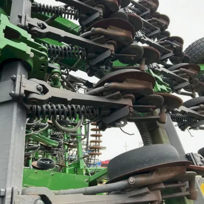 2015 John Deere 1895 Seeder thumbnail