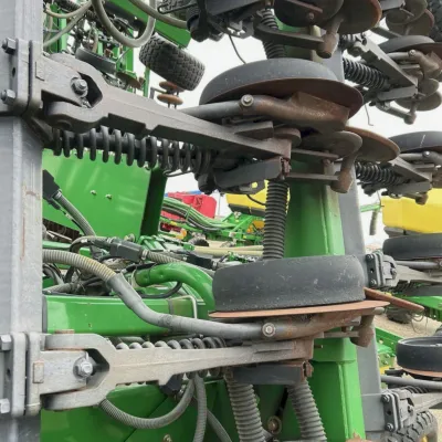 2015 John Deere 1895 Seeder thumbnail