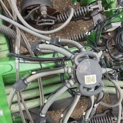 2015 John Deere 1895 Seeder thumbnail