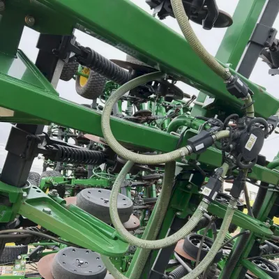 2015 John Deere 1895 Seeder thumbnail