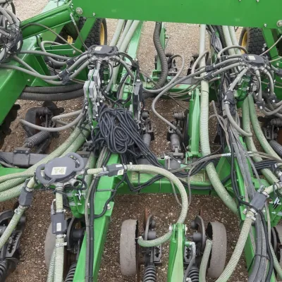 2015 John Deere 1895 Seeder thumbnail