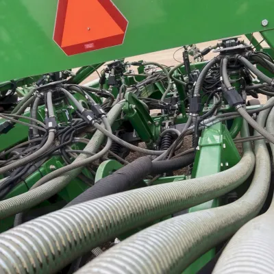 2015 John Deere 1895 Seeder thumbnail