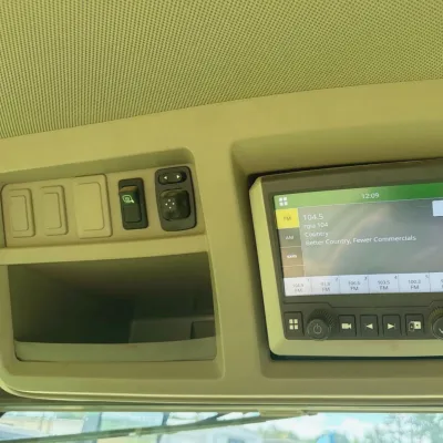 2021 John Deere 8R 310 thumbnail