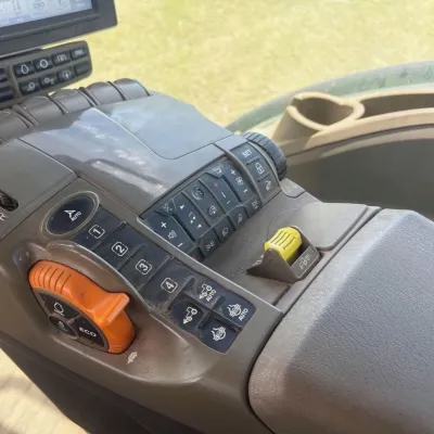 2021 John Deere 8R 310 thumbnail