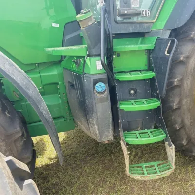 2021 John Deere 8R 310 thumbnail
