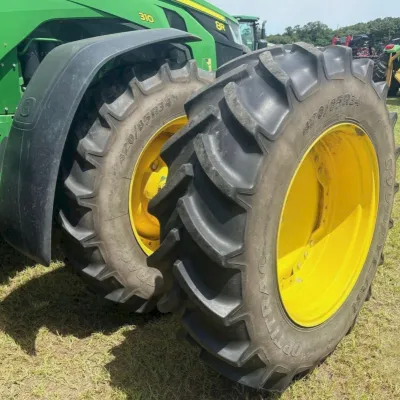 2021 John Deere 8R 310 thumbnail