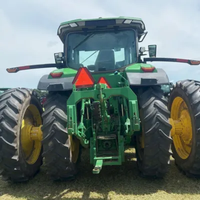 2021 John Deere 8R 310 thumbnail