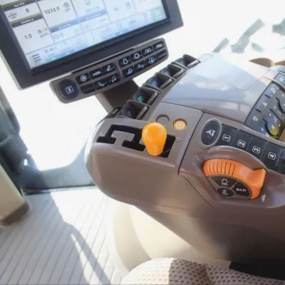 2018 John Deere 8320R thumbnail