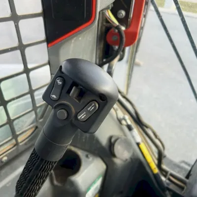 2021 Bobcat T64 thumbnail