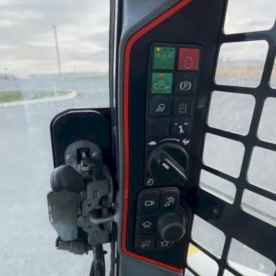 2021 Bobcat T64 thumbnail