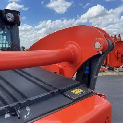 2022 Kubota SSV75 thumbnail