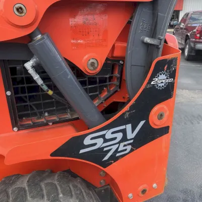 2022 Kubota SSV75 thumbnail