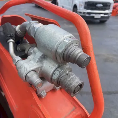 2022 Kubota SSV75 thumbnail