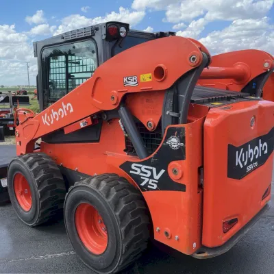 2022 Kubota SSV75 thumbnail