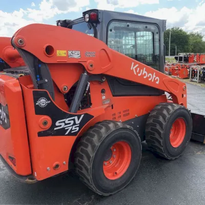 2022 Kubota SSV75 thumbnail