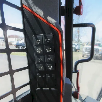 2021 Bobcat T66 thumbnail