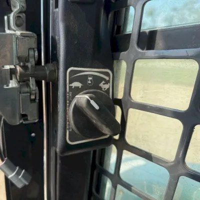 2020 Bobcat T870 thumbnail