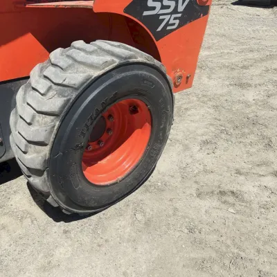 2020 Kubota SSV75 thumbnail