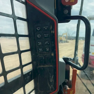2021 Bobcat T62 thumbnail