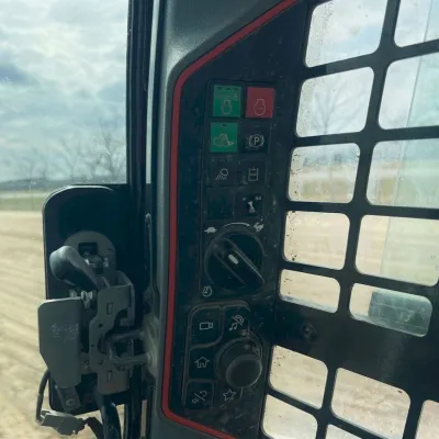 2021 Bobcat T62 thumbnail