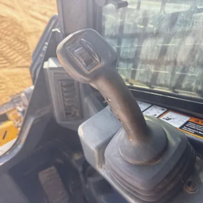 2022 Deere 325G thumbnail
