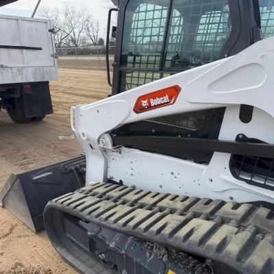 2024 Bobcat T740 thumbnail