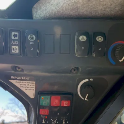 2019 Deere 325G thumbnail