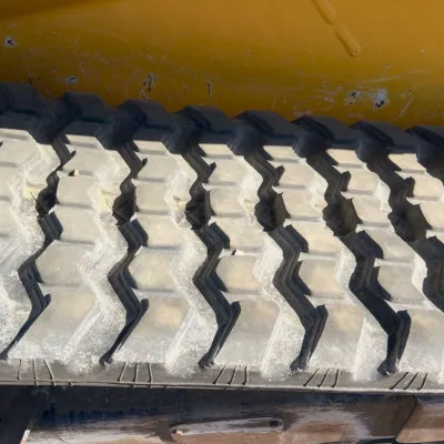 2019 Deere 325G thumbnail