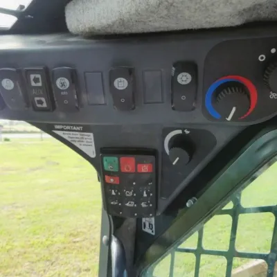 2022 Deere 325G thumbnail