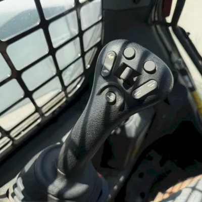 2021 Bobcat T66 thumbnail