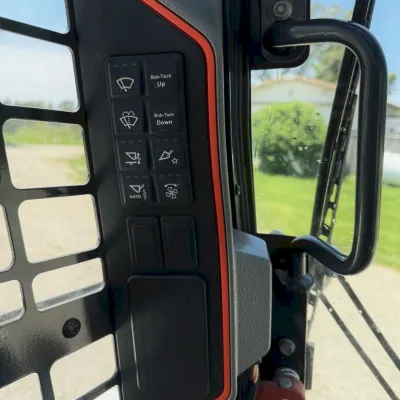 2021 Bobcat T66 thumbnail