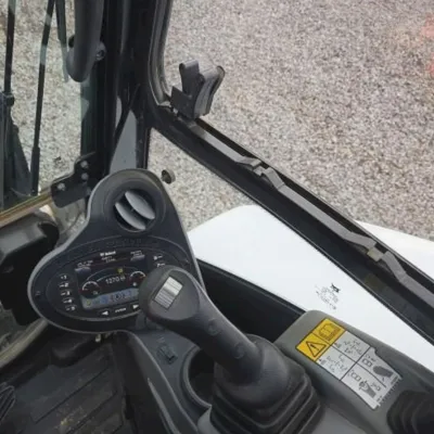 2020 Bobcat E32I thumbnail