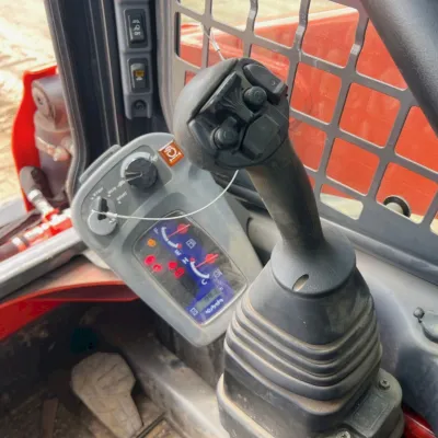 2022 Kubota SSV75 thumbnail