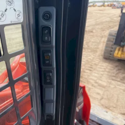 2022 Kubota SSV75 thumbnail