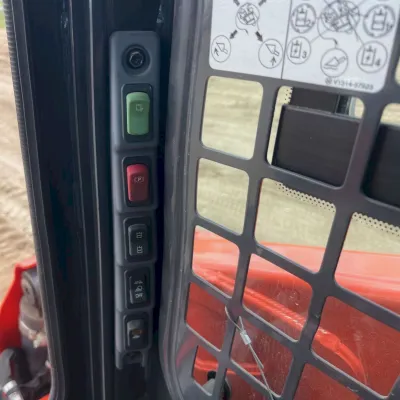 2022 Kubota SSV75 thumbnail